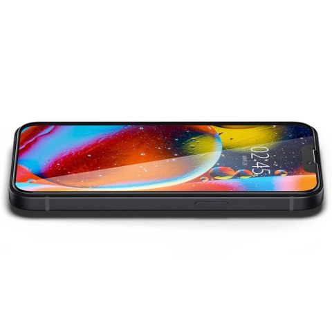 Szkło hartowane Spigen Glass FC na iPhone 13 / 13 Pro / 14 / 16e / 17e - czarne